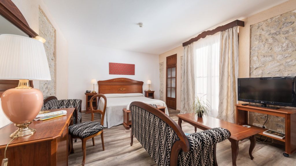 Hotel Rooms - monnaber nou accomodation deluxe - Hotel Rural Monnaber Nou Mallorca