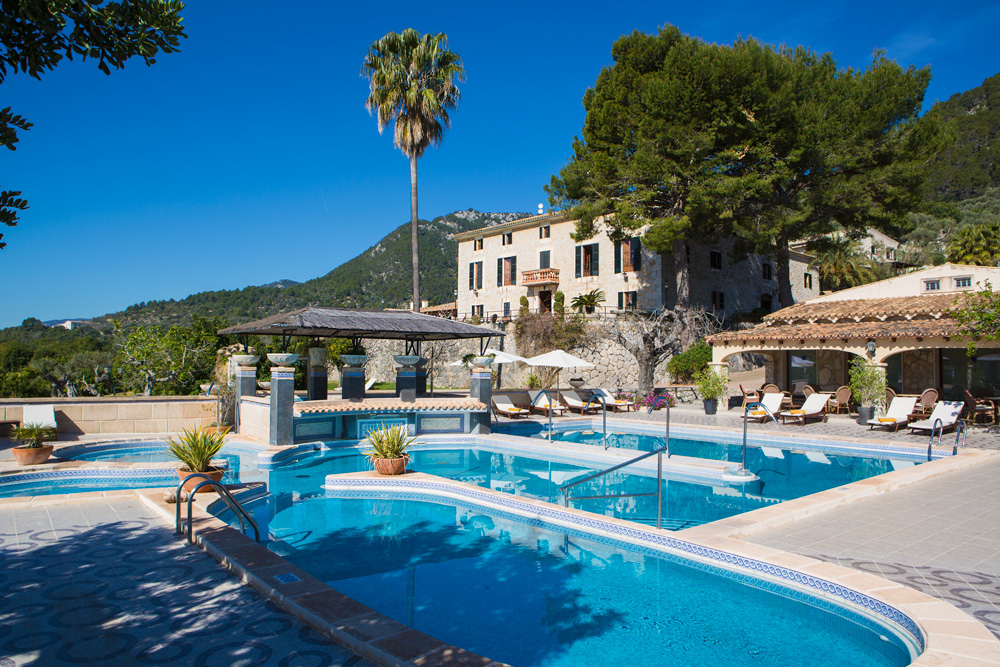 El verano ya está aquí - monnaber nou pool finca day - Hotel Rural Mallorca Monnaber Nou
