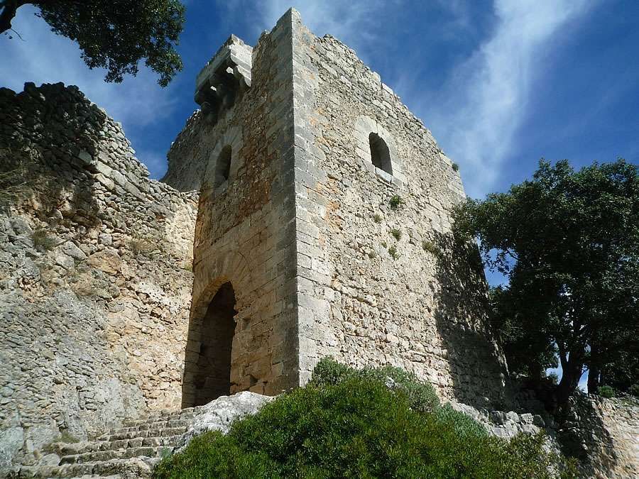 Castell de Alaró and Orient - alaro castle entrance - Hotel Rural Monnaber Nou Mallorca