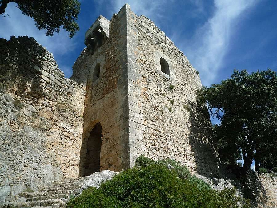 CASTELL D’ALARÓ I ORIENT - alaro castle entrance - Hotel Rural Monnaber Nou Mallorca